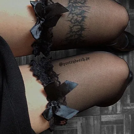 Imagen de producto de: Pantys Negras traslúcidas con moño negro