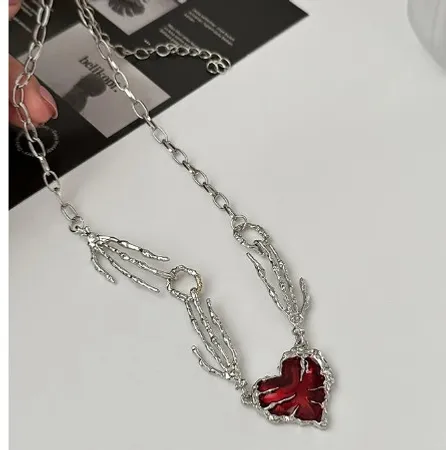 Imagen de producto de: Collar Dark Red Corazon